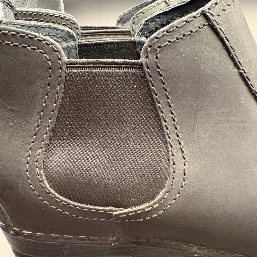 **CLOSET CLOSEOUT** Dansko Smooth Oiled Leather Chelsea Booties–EU 37 (US 6.5–7) - Picture 7 of 9